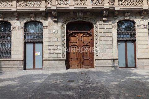 Lägenhet till salu i Barcelona, Spanien 3 sovrum, 188 kvm. Nr. 138644 - foto 2