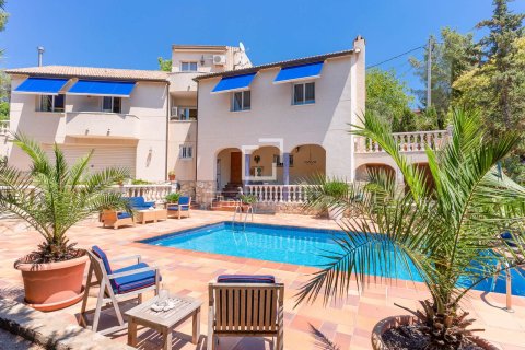 Villa for sale in Sitges, Barcelona, Spain 5 bedrooms, 224 sq.m. No. 150822 - photo 1