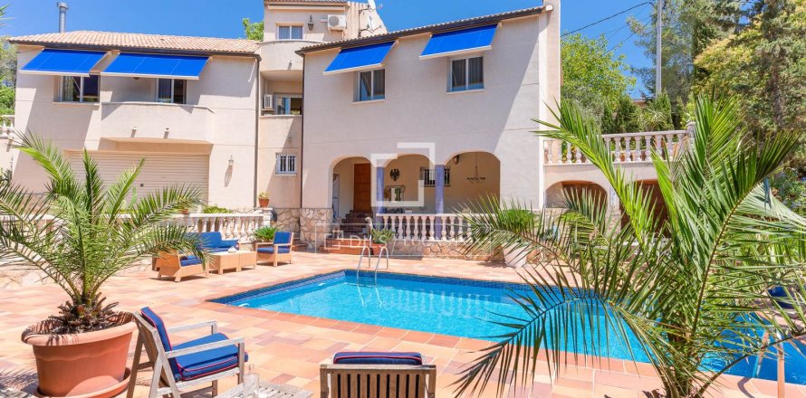 Villa in Sitges, Barcelona, Spain 5 bedrooms, 224 sq.m. No. 150822