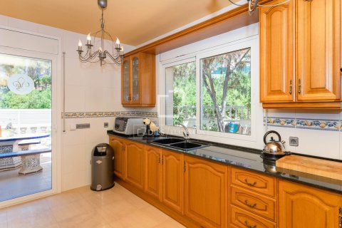 Villa for sale in Sitges, Barcelona, Spain 5 bedrooms, 224 sq.m. No. 150822 - photo 8