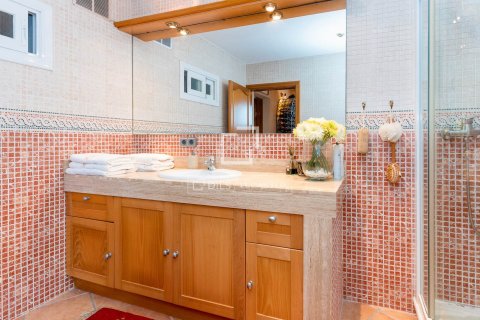 Villa for sale in Sitges, Barcelona, Spain 5 bedrooms, 224 sq.m. No. 150822 - photo 16