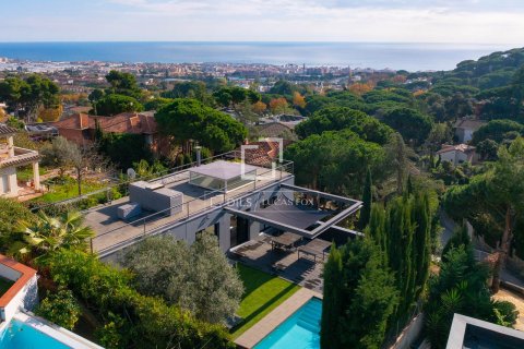 Villa till salu i Premia De Dalt, Barcelona, Spanien 4 sovrum, 331 kvm. Nr. 150819 - foto 23