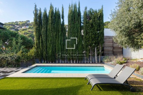 Villa till salu i Premia De Dalt, Barcelona, Spanien 4 sovrum, 331 kvm. Nr. 150819 - foto 2