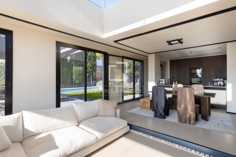 Villa till salu i Premia De Dalt, Barcelona, Spanien 4 sovrum, 331 kvm. Nr. 150819 - foto 8