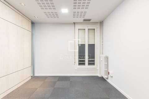 Apartment à vendre à Barcelona, Espagne, 6 chambres, 331 m2 No. 150824 - photo 15