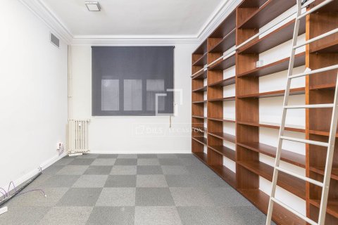 Apartment à vendre à Barcelona, Espagne, 6 chambres, 331 m2 No. 150824 - photo 21