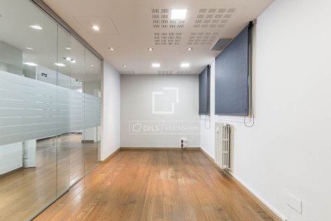 Apartment à vendre à Barcelona, Espagne, 6 chambres, 331 m2 No. 150824 - photo 27