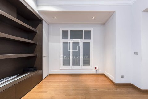 Apartment à vendre à Barcelona, Espagne, 6 chambres, 331 m2 No. 150824 - photo 12