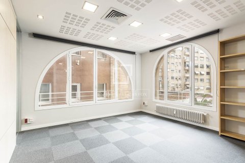 Apartment à vendre à Barcelona, Espagne, 6 chambres, 331 m2 No. 150824 - photo 4