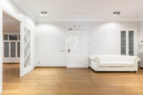 Apartment à vendre à Barcelona, Espagne, 6 chambres, 331 m2 No. 150824 - photo 9