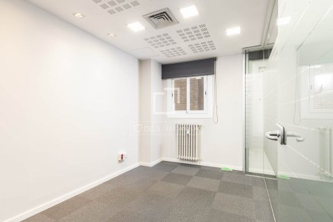 Apartment à vendre à Barcelona, Espagne, 6 chambres, 331 m2 No. 150824 - photo 16