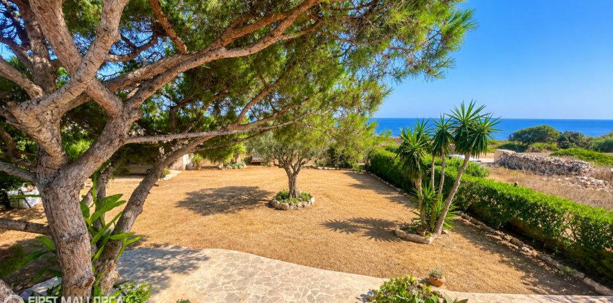 Finca in Cala Llombards, Mallorca, Spain 4 bedrooms, 240 sq.m. No. 191966
