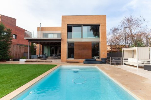 Сasa en venta en Sant Cugat del Vallès, Barcelona, España 5 dormitorios, No. 140926 - foto 1