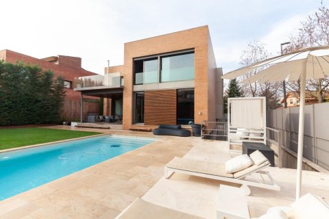 Сasa en venta en Sant Cugat del Vallès, Barcelona, España 5 dormitorios, No. 140926 - foto 2