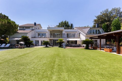 Продажа дома в Сан-Кугат-дель-Вальес, Барселона, Испания 7 спален, 1900м2 №140931 - фото 1