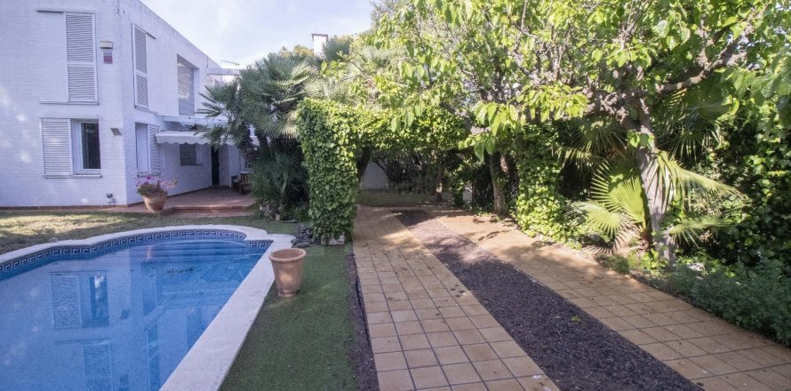 House in Coma-Ruga, Tarragona, Spain 5 bedrooms, No. 140932