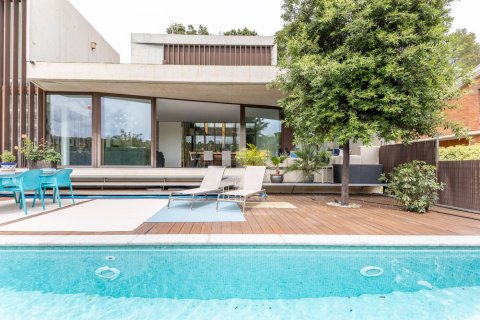 Продажа дома в Сан-Кугат-дель-Вальес, Барселона, Испания 5 спален, №140927 - фото 1