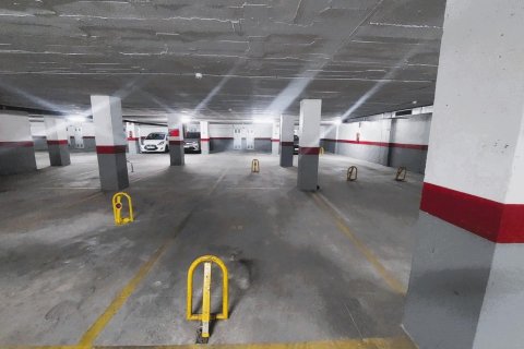 Parking in Torrevieja, Alicante, Spanien 4 Schlafzimmer, Nr. 182794