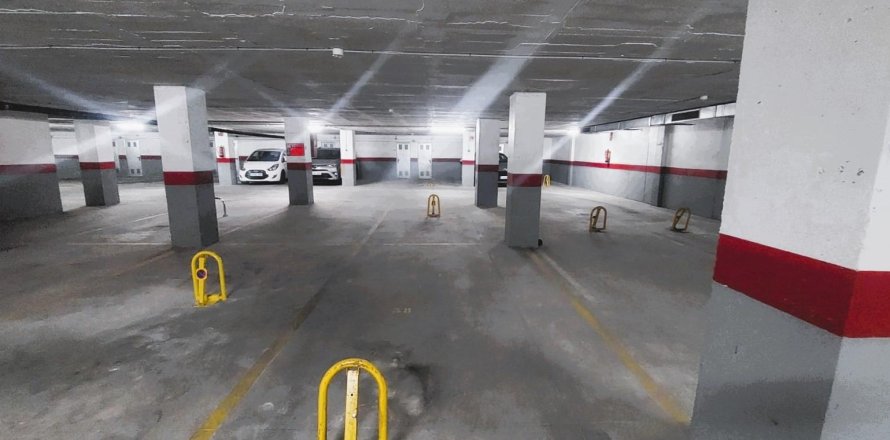 Parking in Torrevieja, Alicante, Spanien 4 Schlafzimmer,  Nr. 182794