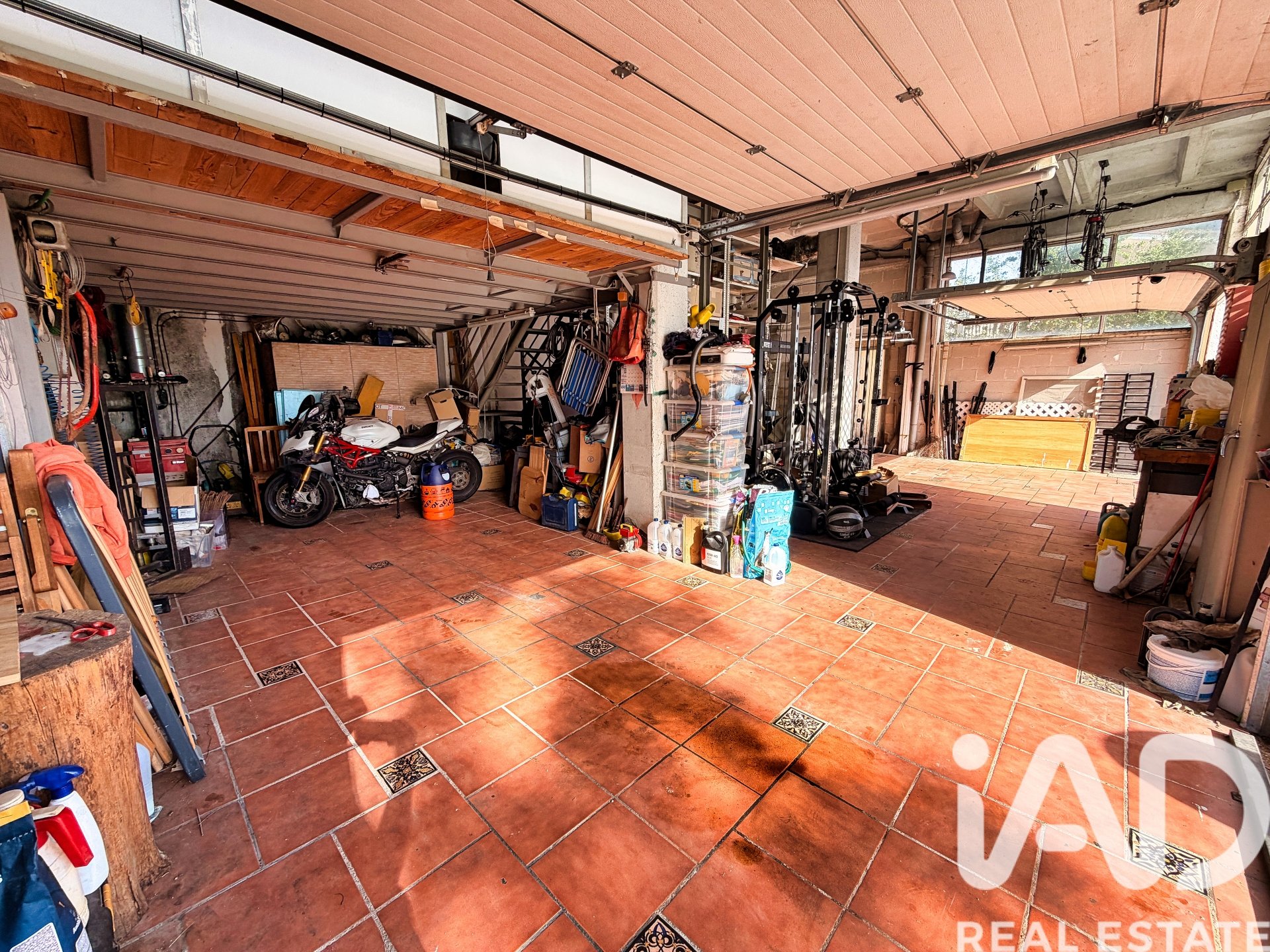 House à Vallirana, Barcelona, Espagne 5 chambres, 281 m2 No. 172565
