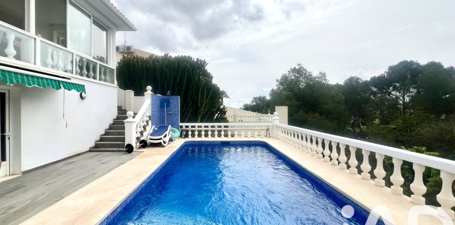 Appartamento a La Nucia, Alicante, Spagna 4 camere da letto, 280 mq. N° 172564
