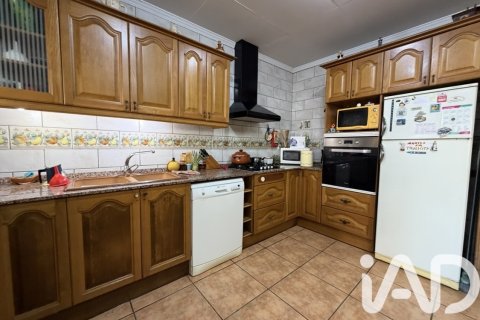 House for sale in Ivars d'Urgell, Lleida, Spain 5 bedrooms, 431 sq.m. No. 172567 - photo 2