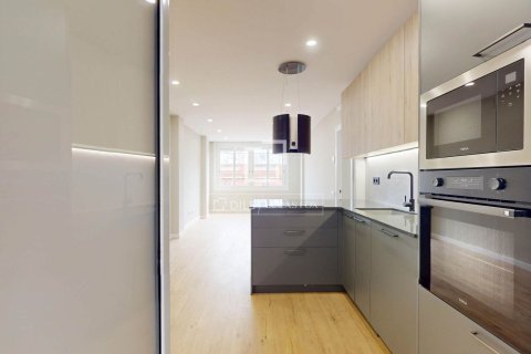 Apartment à vendre à Barcelona, Espagne, 3 chambres, 66 m2 No. 152185 - photo 10