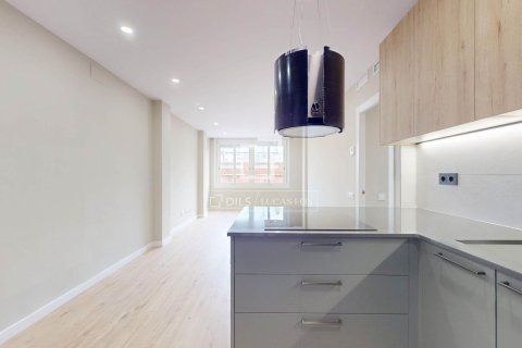 Apartment à vendre à Barcelona, Espagne, 3 chambres, 66 m2 No. 152185 - photo 7