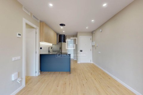 Apartment à vendre à Barcelona, Espagne, 3 chambres, 66 m2 No. 152185 - photo 4