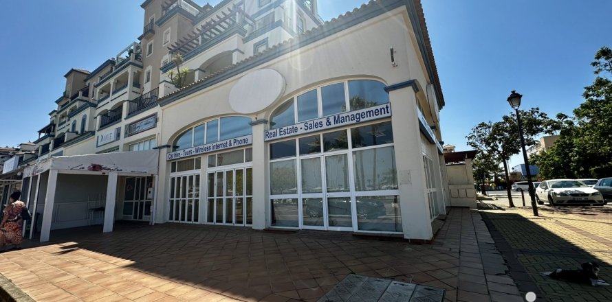 Commercial property in Ayamonte, Huelva, Spain 4 bedrooms, 47 sq.m. No. 153769