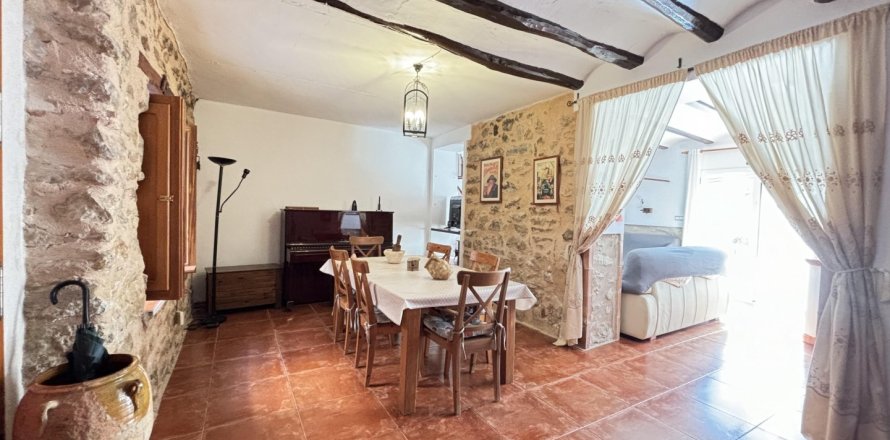 House in Valencia, Spain 2 bedrooms, 117 sq.m. No. 153767