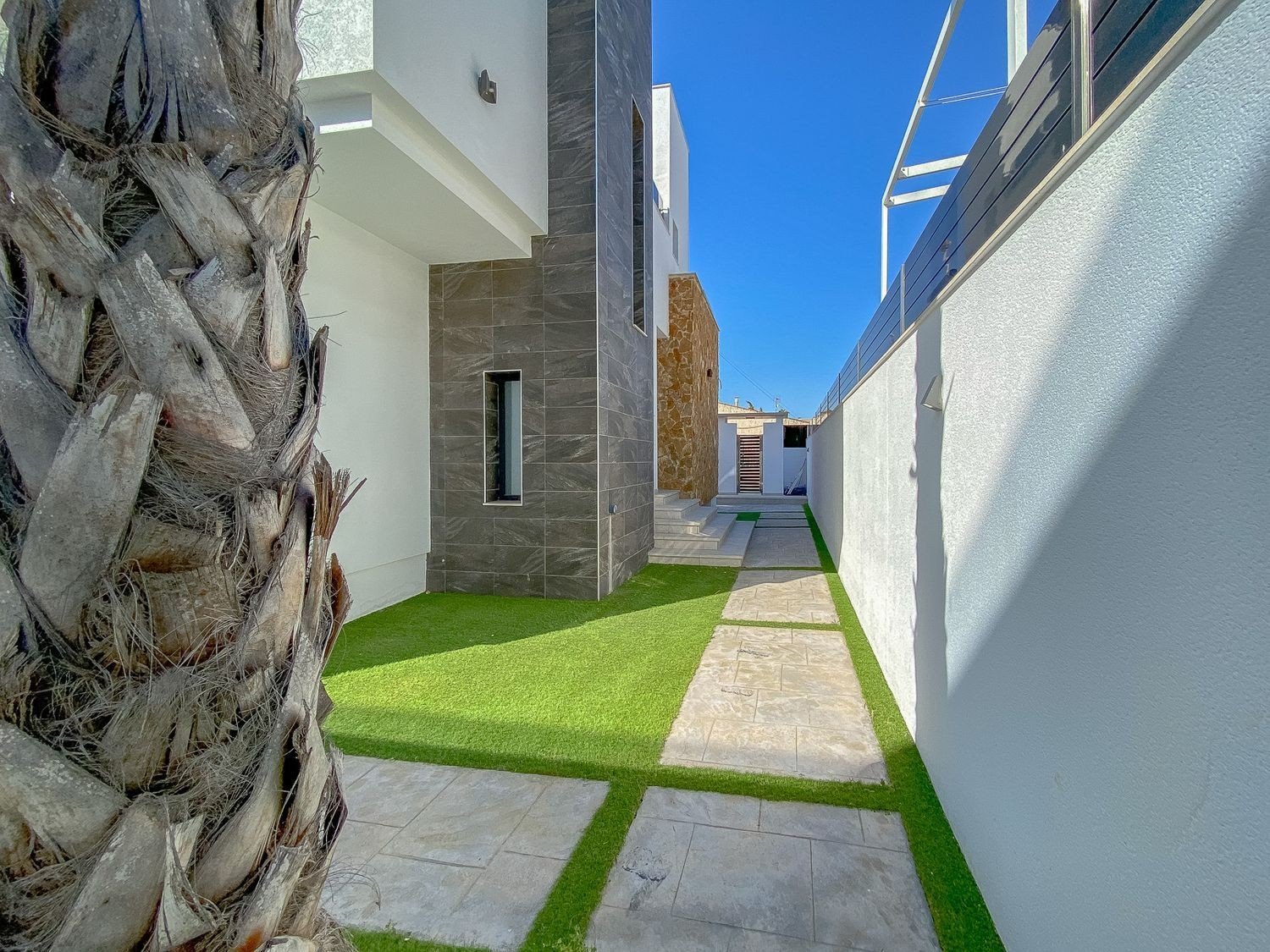 Villa en Torrevieja, Alicante, España 4 dormitorios, 219 m2 No. 133333