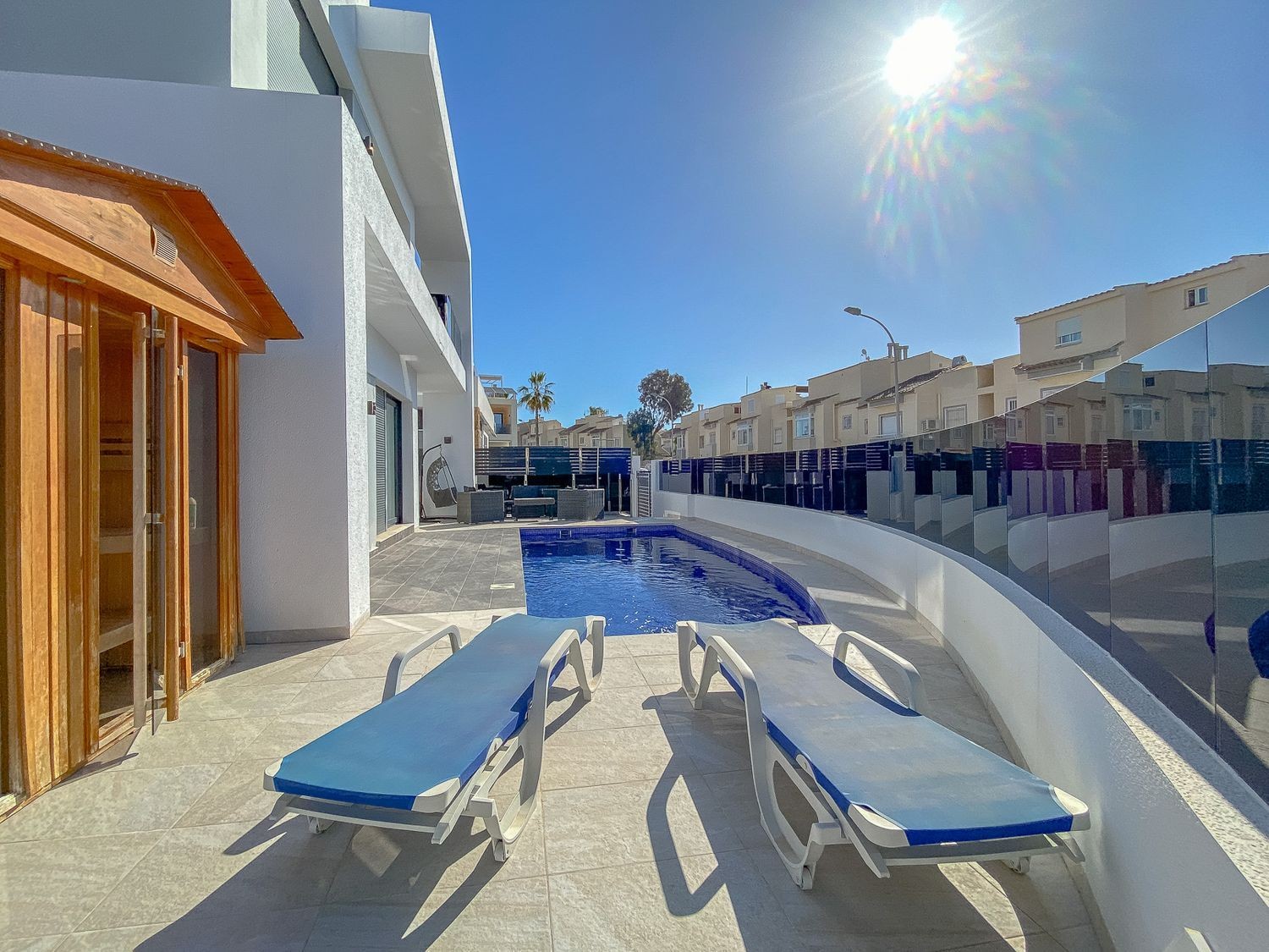 Villa en Torrevieja, Alicante, España 4 dormitorios, 219 m2 No. 133333