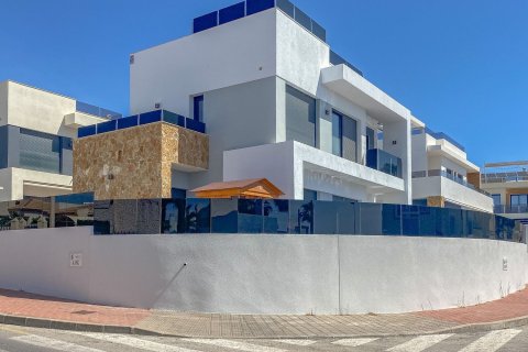 Villa till salu Torrevieja, Alicante, Spanien 4 sovrum, 219 kvm. Nr. 133333 - foto 1