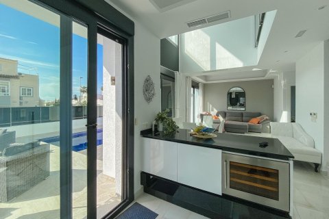 Villa till salu Torrevieja, Alicante, Spanien 4 sovrum, 219 kvm. Nr. 133333 - foto 10