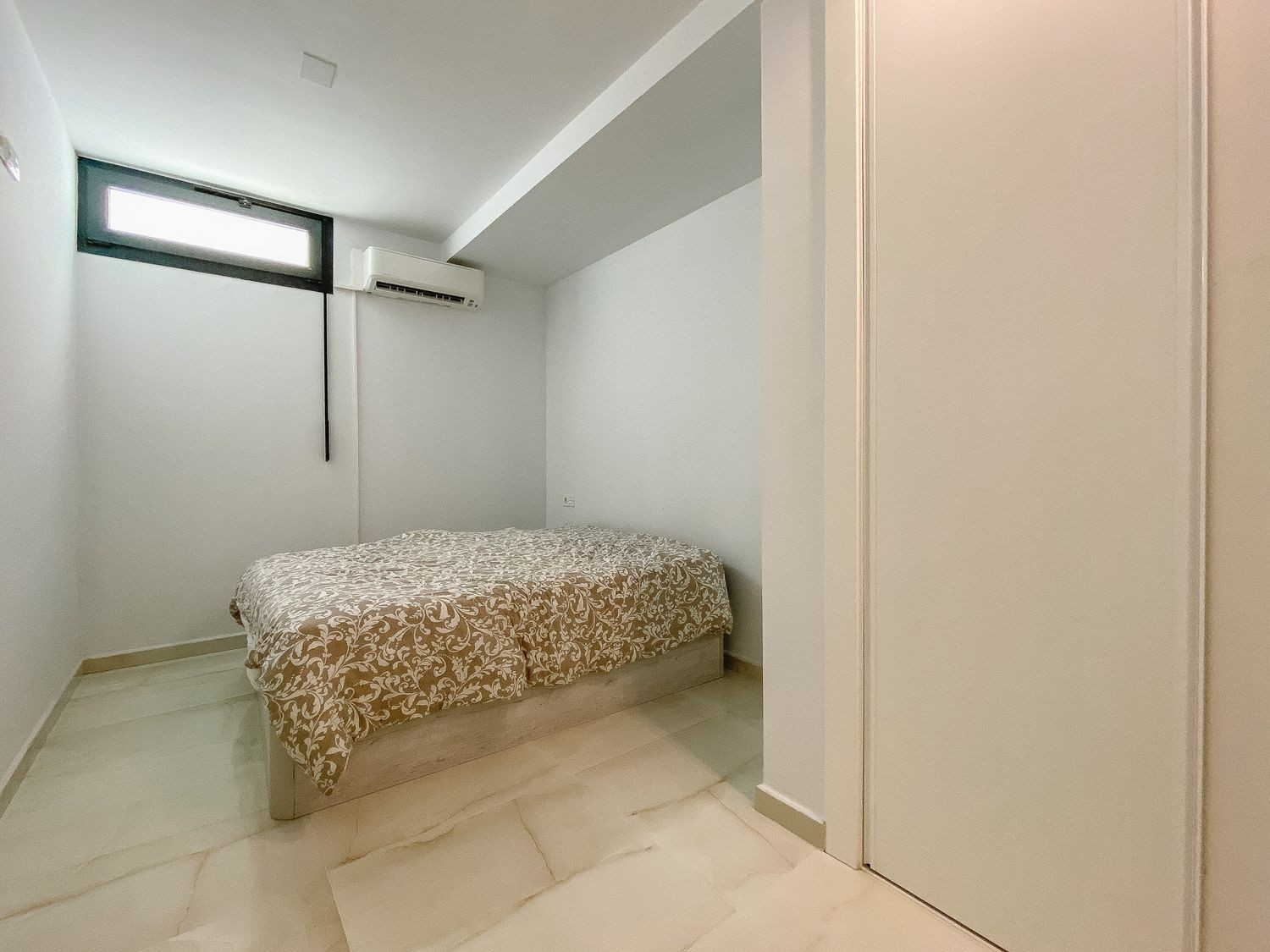 Villa en Torrevieja, Alicante, España 4 dormitorios, 219 m2 No. 133333