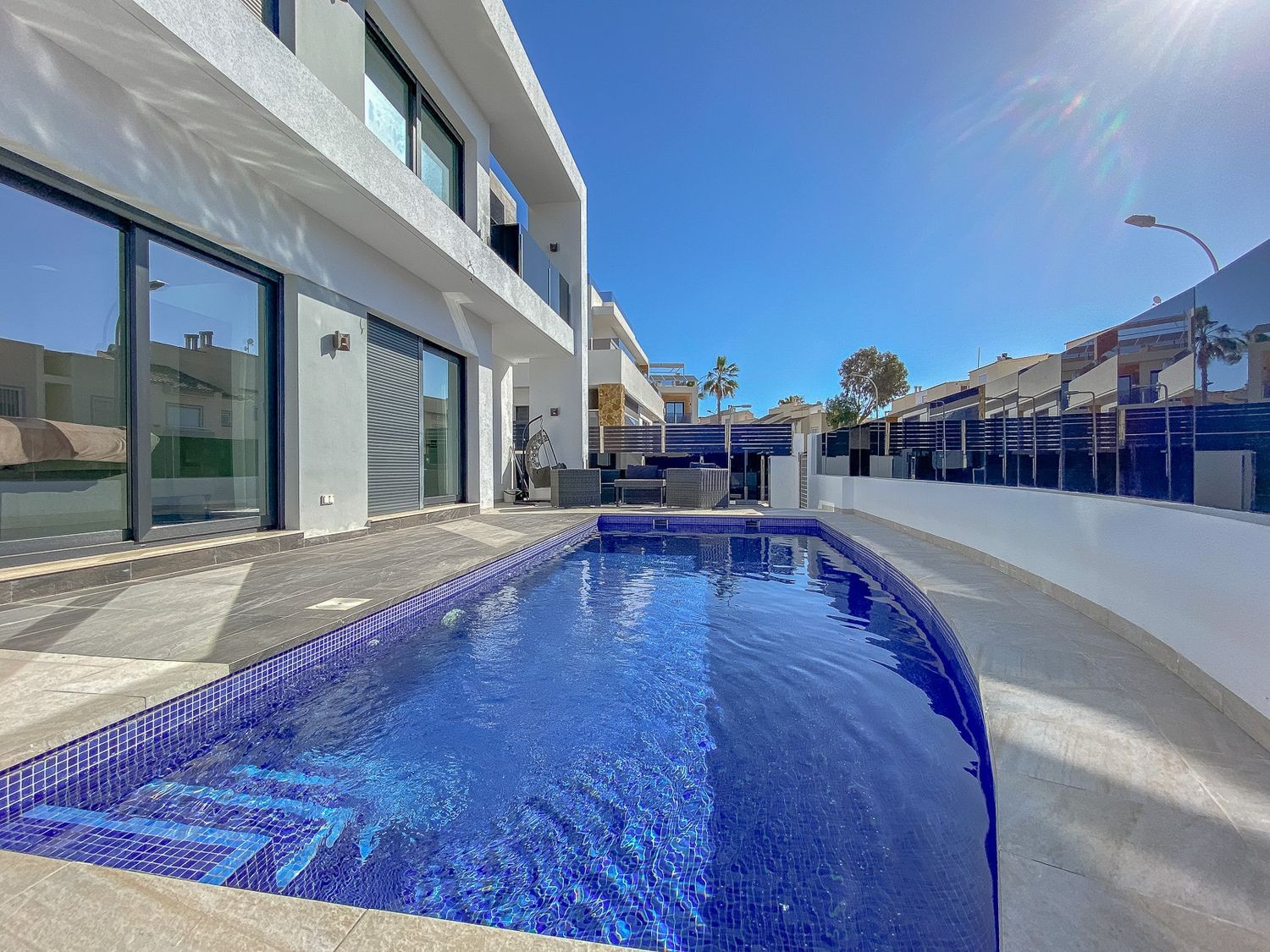 Villa en Torrevieja, Alicante, España 4 dormitorios, 219 m2 No. 133333