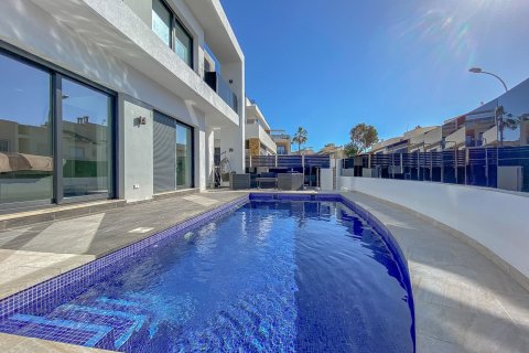 Villa till salu Torrevieja, Alicante, Spanien 4 sovrum, 219 kvm. Nr. 133333 - foto 2