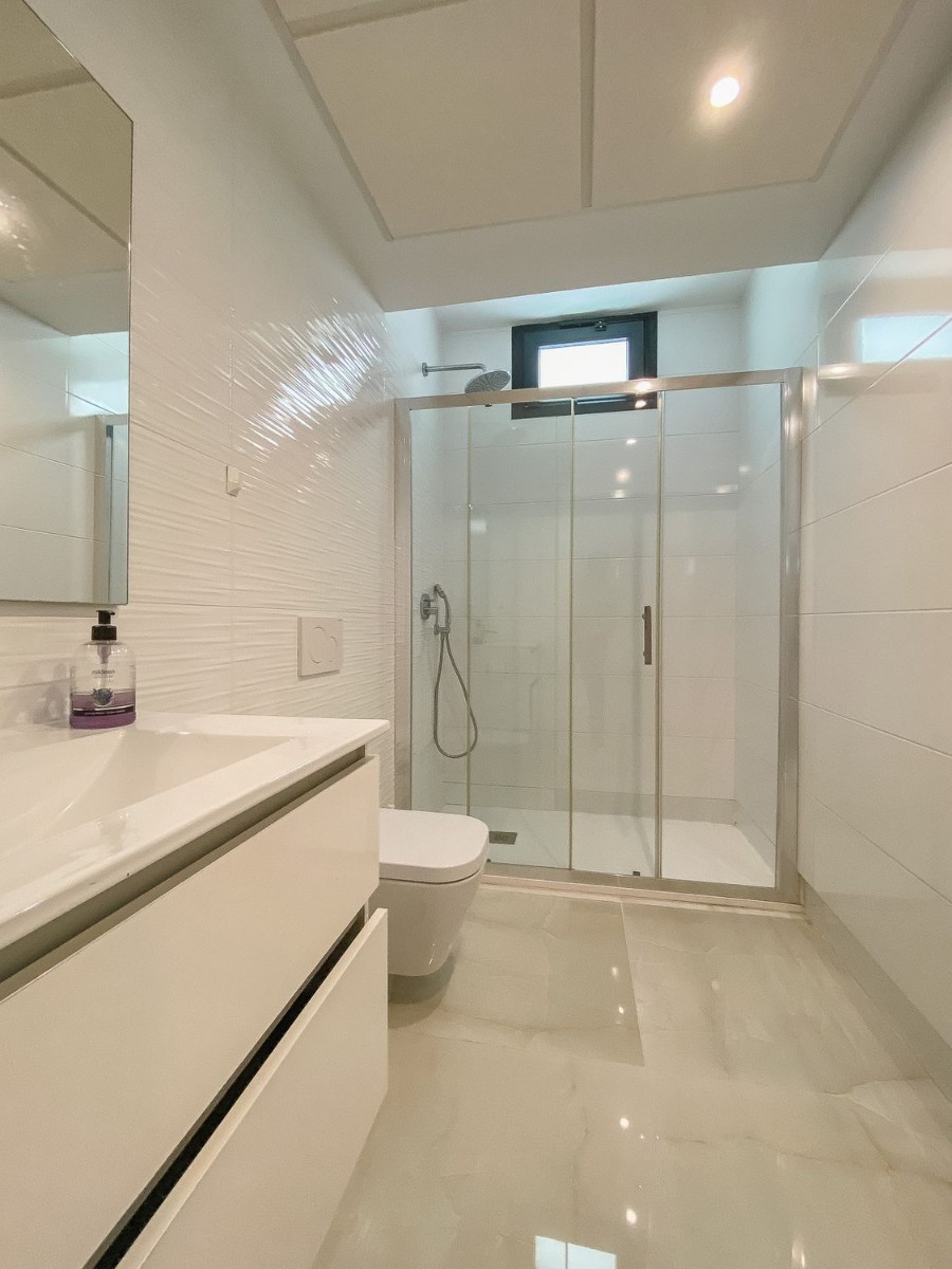 Villa en Torrevieja, Alicante, España 4 dormitorios, 219 m2 No. 133333