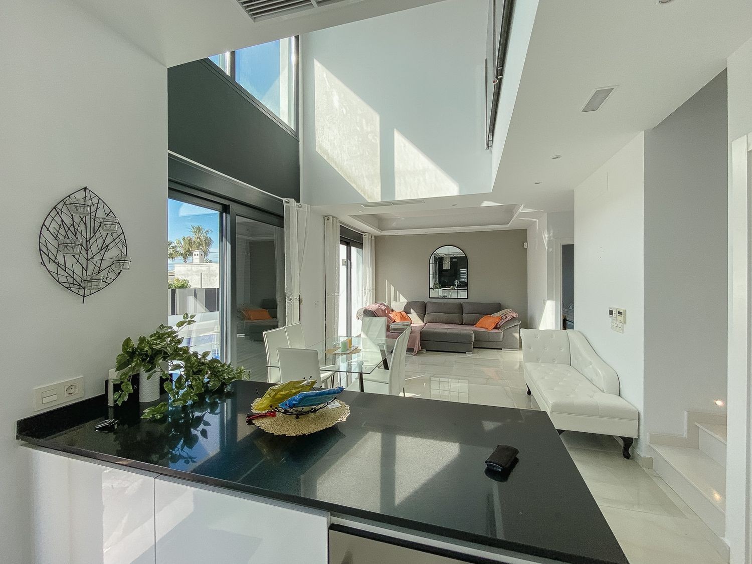 Villa en Torrevieja, Alicante, España 4 dormitorios, 219 m2 No. 133333