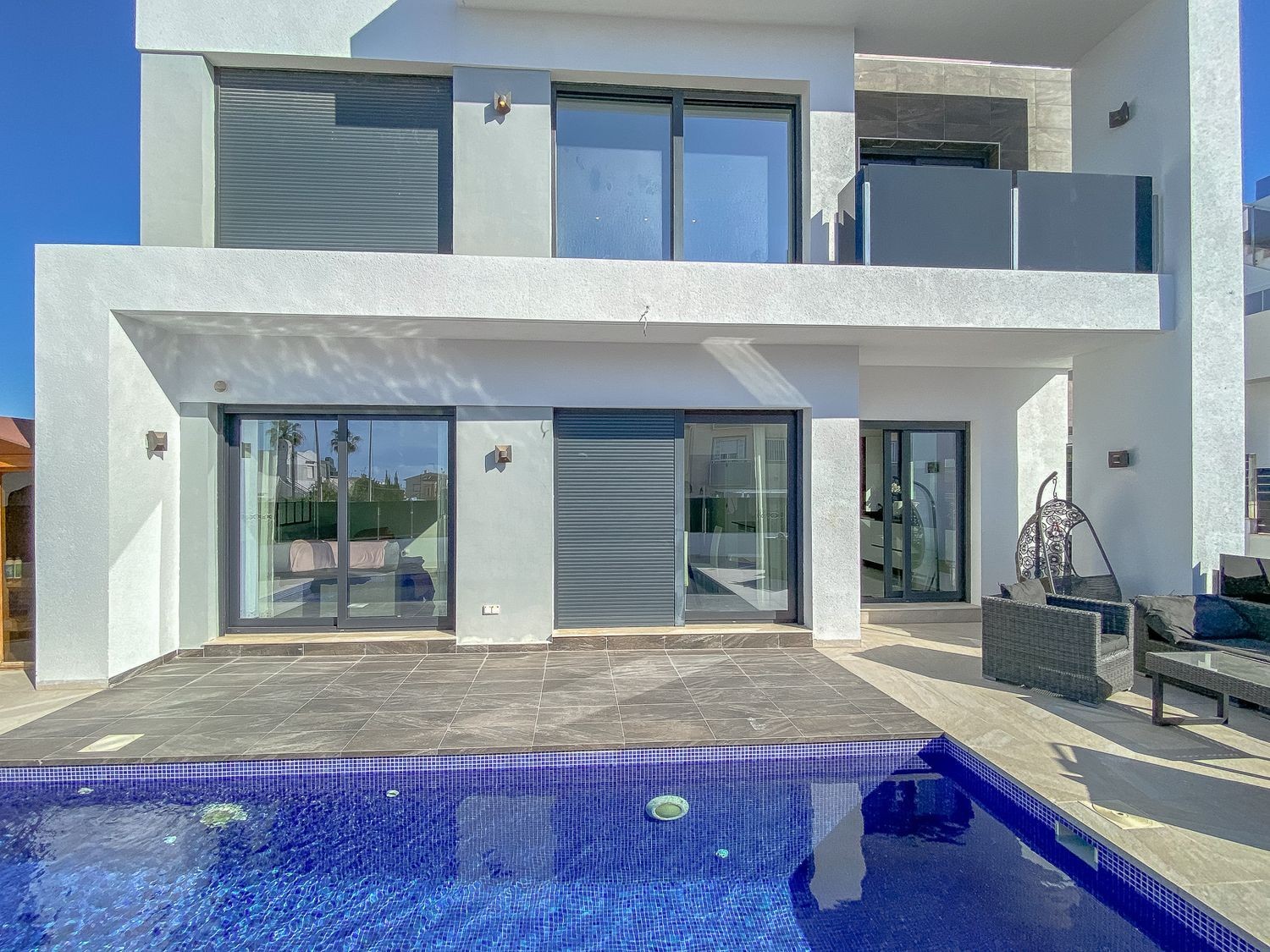 Villa en Torrevieja, Alicante, España 4 dormitorios, 219 m2 No. 133333