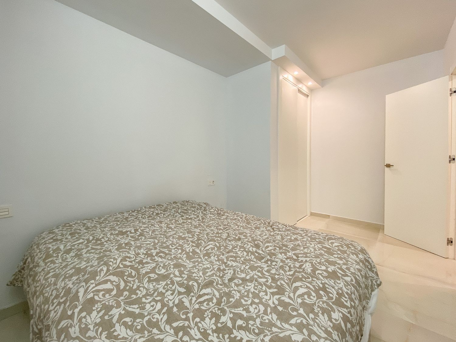 Villa en Torrevieja, Alicante, España 4 dormitorios, 219 m2 No. 133333
