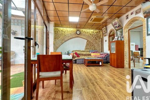 House for sale in Pego, Alicante, Spain 5 bedrooms, 248 sq.m. No. 152315 - photo 3