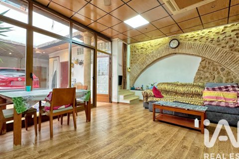 House for sale in Pego, Alicante, Spain 5 bedrooms, 248 sq.m. No. 152315 - photo 2