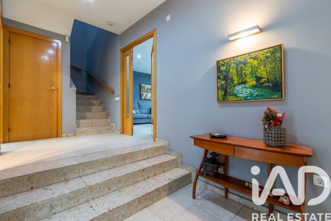 Casa adosada en venta en La Roca del Vallès, Barcelona, España 4 dormitorios, 220 m2 No. 152320 - foto 2