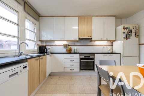 Casa adosada en venta en La Roca del Vallès, Barcelona, España 4 dormitorios, 220 m2 No. 152320 - foto 17