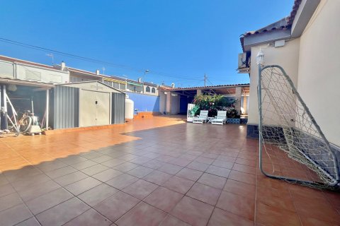 Villa till salu Los Balcones, Alicante, Spanien 3 sovrum, 180 kvm. Nr. 139487 - foto 12