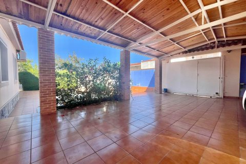 Villa till salu Los Balcones, Alicante, Spanien 3 sovrum, 180 kvm. Nr. 139487 - foto 8
