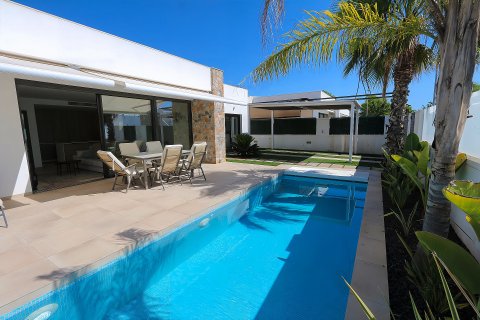 Villa till salu Pilar de la Horadada, Alicante, Spanien 3 sovrum, 106 kvm. Nr. 139483 - foto 14