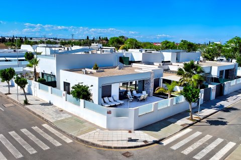 Villa till salu Pilar de la Horadada, Alicante, Spanien 3 sovrum, 106 kvm. Nr. 139483 - foto 2